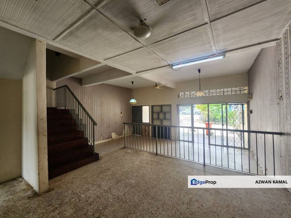 Seksyen 11 Shah Alam | Double Storey 22x86 4 Bedrooms | RM530k - Saiz Besar, Original Unit, Prime Location, Selangor, Shah Alam