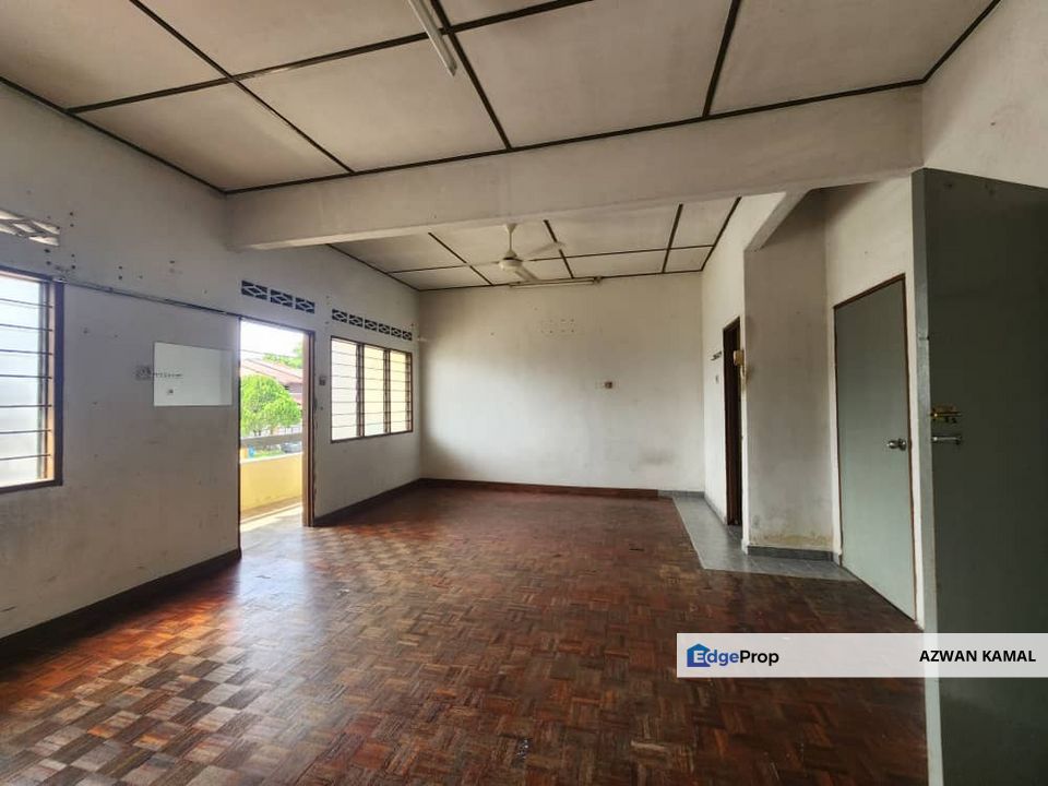 Seksyen 11 Shah Alam | Double Storey 22x86 4 Bedrooms | RM530k - Saiz Besar, Original Unit, Prime Location, Selangor, Shah Alam
