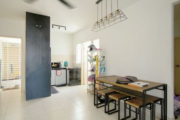 De Bayu Apartment @ Setia Alam