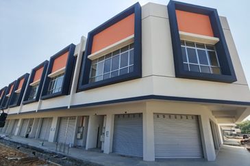 Corner Lot Facing Main Road Suria Square Alam Suria Puncak Alam