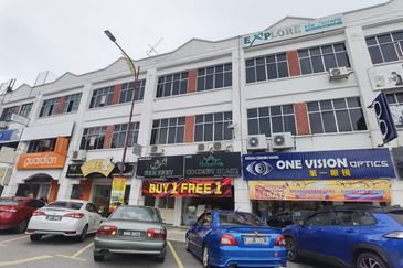 Facing Main Road 3 Storey Shoplot Kuala Selangor For Sale