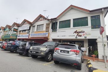 Facing Main Road 3 Storey Shoplot Kuala Selangor For Sale