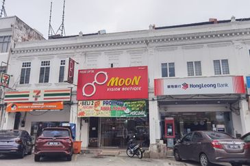 Facing Main Road 3 Storey Shoplot Kuala Selangor For Sale