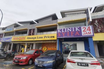 Facing Main Road Saujana Utama , Puncak Alam Shoplot For Rent