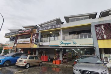Facing Main Road Saujana Utama , Puncak Alam Shoplot For Rent