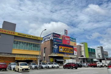 Pusat Perdagangan Alam Jaya