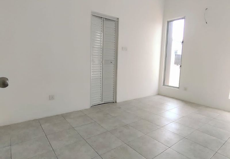 YARRA PARK WESTFIELD