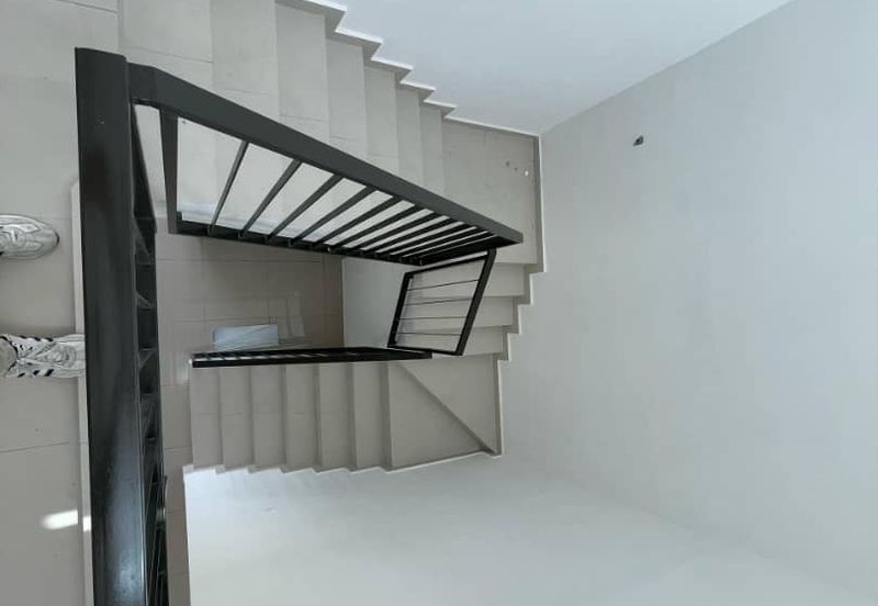 TERES 2 TINGKAT BASIC UNIT🏠NONBUMI❗GATED GUARDED🔥Taman La Casa Lunas