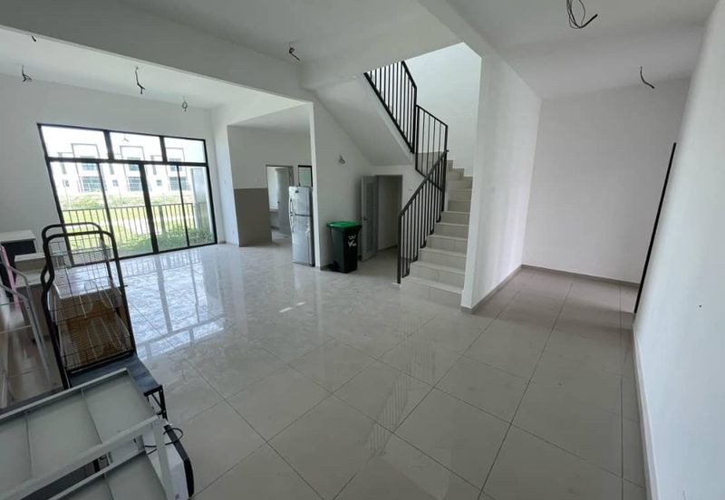 TERES 2 TINGKAT BASIC UNIT🏠NONBUMI❗GATED GUARDED🔥Taman La Casa Lunas