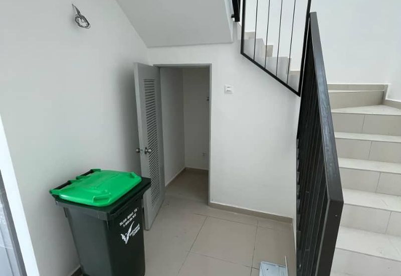 TERES 2 TINGKAT BASIC UNIT🏠NONBUMI❗GATED GUARDED🔥Taman La Casa Lunas