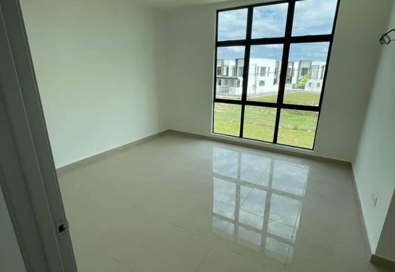 TERES 2 TINGKAT BASIC UNIT🏠NONBUMI❗GATED GUARDED🔥Taman La Casa Lunas