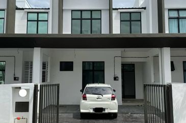 TERES 2 TINGKAT BASIC UNIT🏠NONBUMI❗GATED GUARDED🔥Taman La Casa Lunas