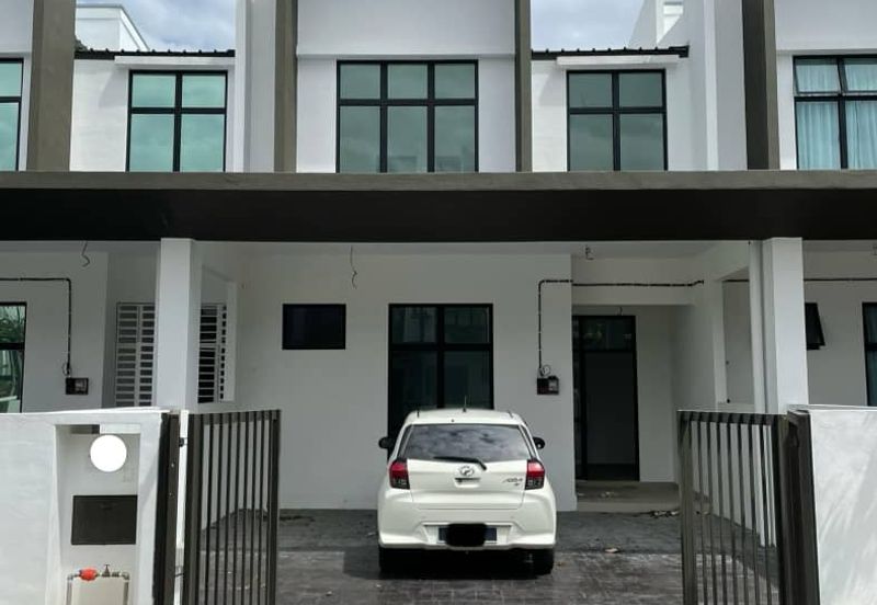 TERES 2 TINGKAT BASIC UNIT🏠NONBUMI❗GATED GUARDED🔥Taman La Casa Lunas