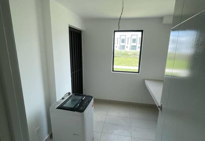 TERES 2 TINGKAT BASIC UNIT🏠NONBUMI❗GATED GUARDED🔥Taman La Casa Lunas