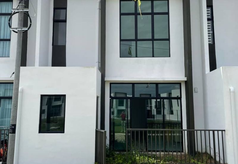 TERES 2 TINGKAT BASIC UNIT🏠NONBUMI❗GATED GUARDED🔥Taman La Casa Lunas