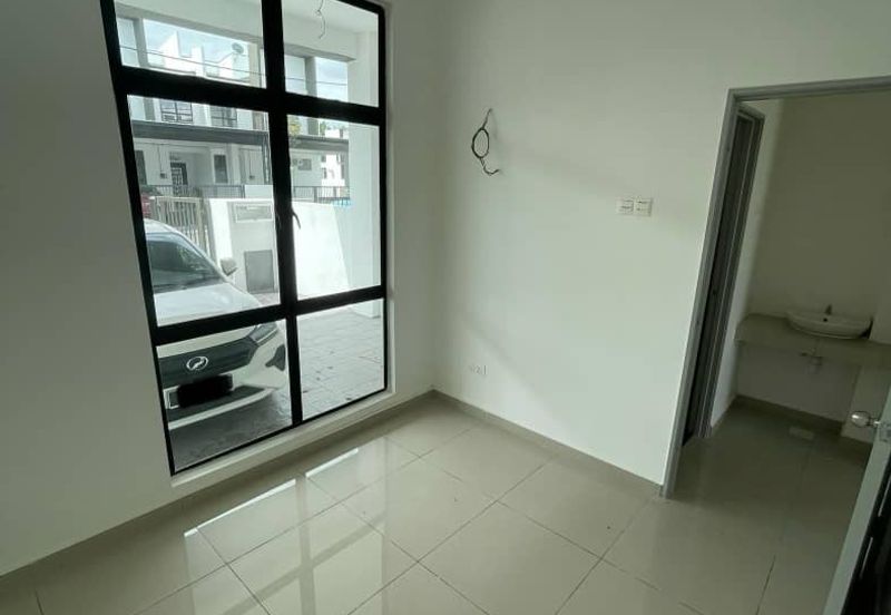 TERES 2 TINGKAT BASIC UNIT🏠NONBUMI❗GATED GUARDED🔥Taman La Casa Lunas