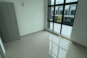 TERES 2 TINGKAT BASIC UNIT🏠NONBUMI❗GATED GUARDED🔥Taman La Casa Lunas