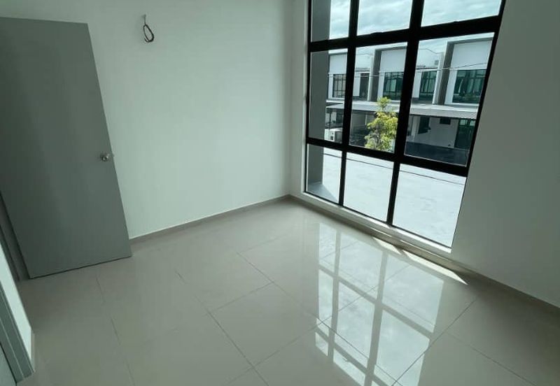 TERES 2 TINGKAT BASIC UNIT🏠NONBUMI❗GATED GUARDED🔥Taman La Casa Lunas