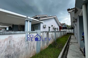 SEMI D LUAS🔥ADA LEBIHAN TANAH❗DEKAT SURAU🏠Taman Pancur Utama FASA 2