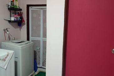 TAMAN PUTERI HILLPARK