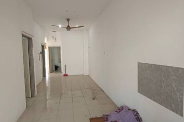TERES MEDIUM🏠RUMAH BASIC,CANTIK,LUAS❗ADA TANAH BELAKANG🔥Taman Ilham
