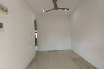 TERES MEDIUM🏠RUMAH BASIC,CANTIK,LUAS❗ADA TANAH BELAKANG🔥Taman Ilham