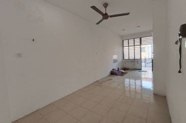 TERES MEDIUM🏠RUMAH BASIC,CANTIK,LUAS❗ADA TANAH BELAKANG🔥Taman Ilham