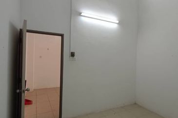 TERES MEDIUM🏠RUMAH BASIC,CANTIK,LUAS❗ADA TANAH BELAKANG🔥Taman Ilham