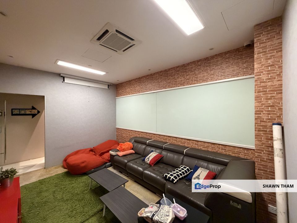 MENARA UOA BANGSAR,BANGSAR,SEMI FITTED OFFICE FOR SALES,FULLY RENOVATED,CHEAP CHEAP CHEAP, Kuala Lumpur, Bangsar