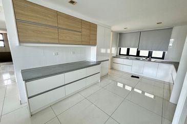 Papillon Desahill Condominium