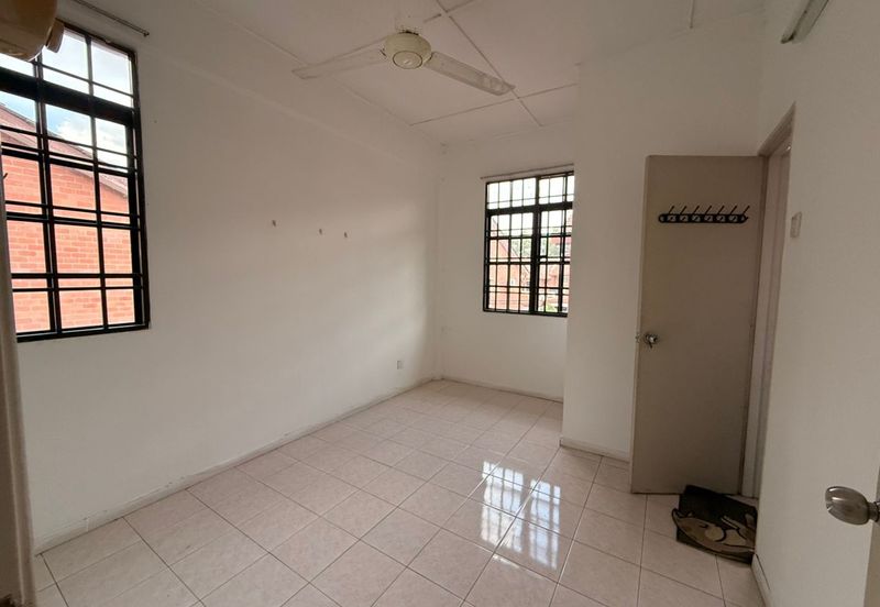 SL 13, Bandar Sungai Long