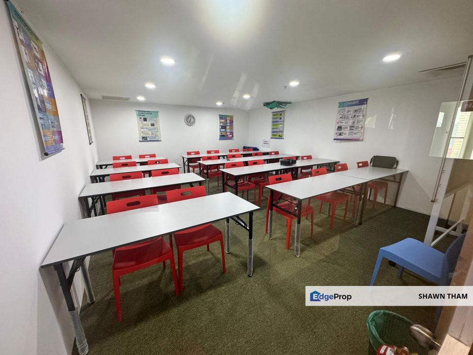 MENARA SUMMIT,USJ,OFFICE SPACE FOR RENT,SEMI FITTED,CHEAP CHEAP CHEAP, Selangor, USJ