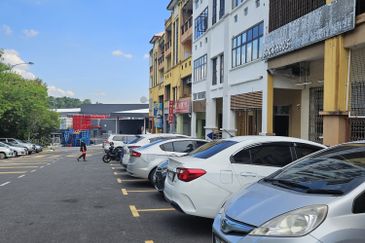 Saujana Impian - Ground Floor Shop Lot For Rent
