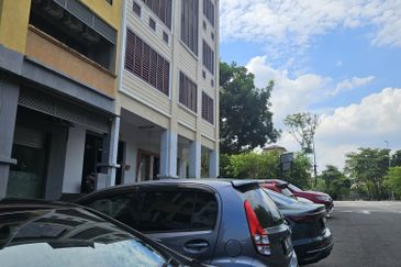 Saujana Impian - Ground Floor Shop Lot For Rent