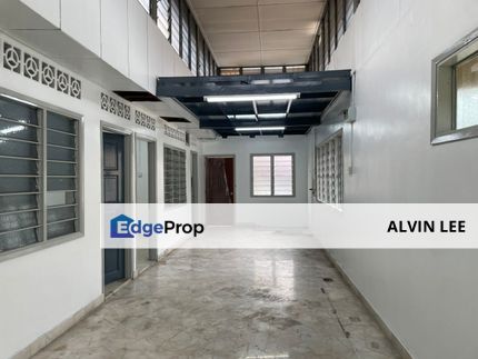 End Lot Terrance House in Banting Town For Sales, Selangor, Banting