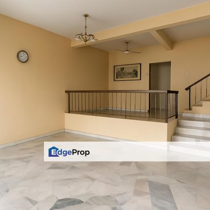 Taman Serdang Raya, Seri Kembangan, Senlagor Taman Serdang Raya Sek 3 Non Bumi Unit 6 Room Spacious Renovated Well Kept Unit For Sale, Selangor, Seri Kembangan