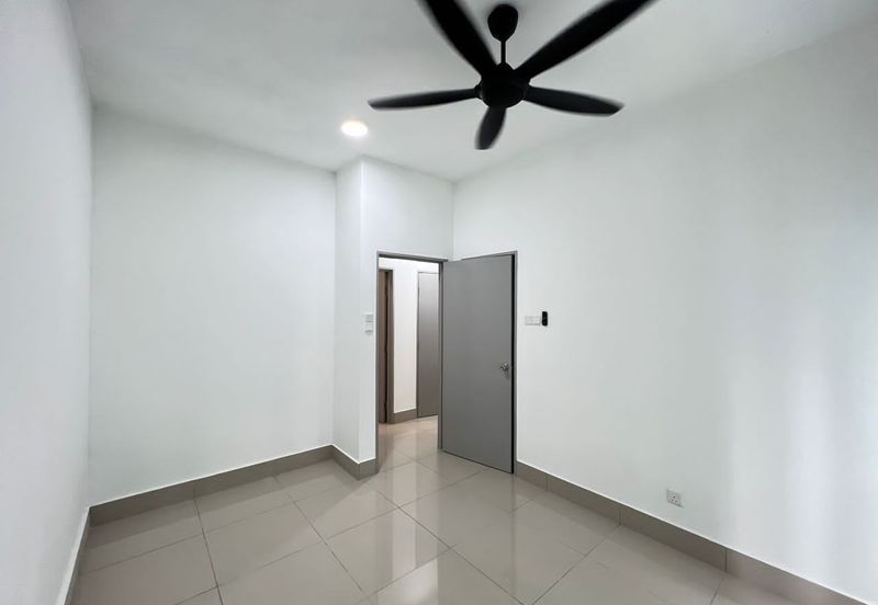 Sungai Besi Razak Residences 2 Bedroom Partially Furnished For Rent