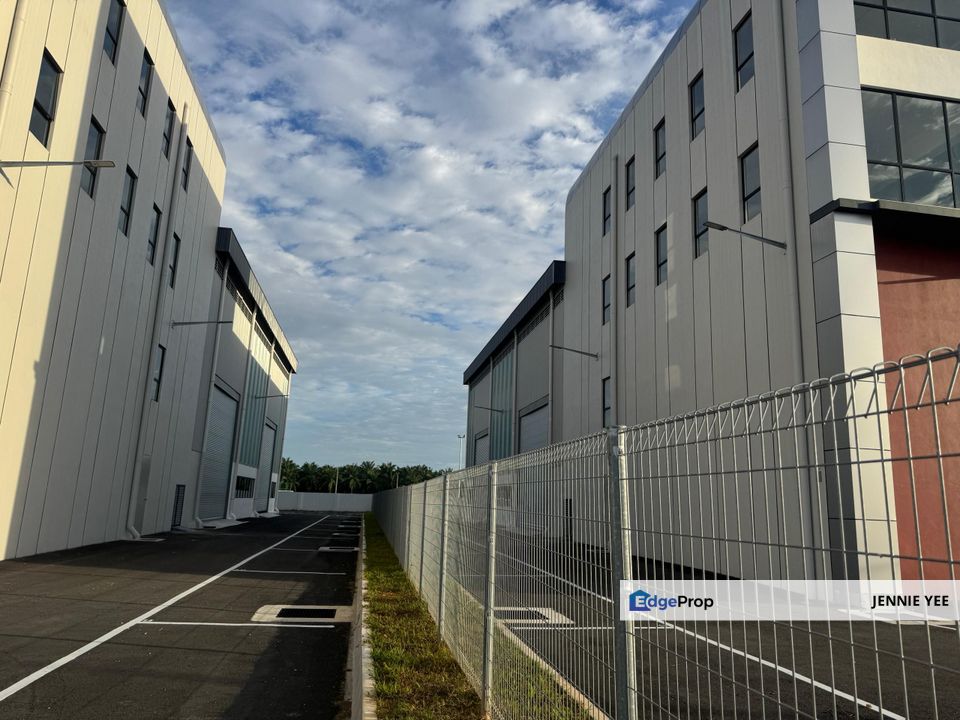 Banting New 3 Storey Semi-D Factory, Selangor, Banting