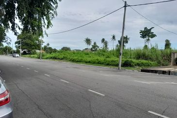 LAND FOR SALE, JALAN STADIUM, MUAR, JOHOR