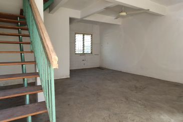 TAMAN TASIK SEMENYIH HOUSE FOR SALE