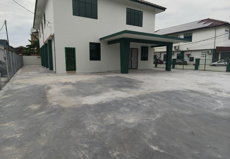 Commercial house for rent, Muar