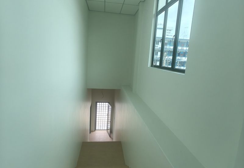 Commercial house for rent, Muar