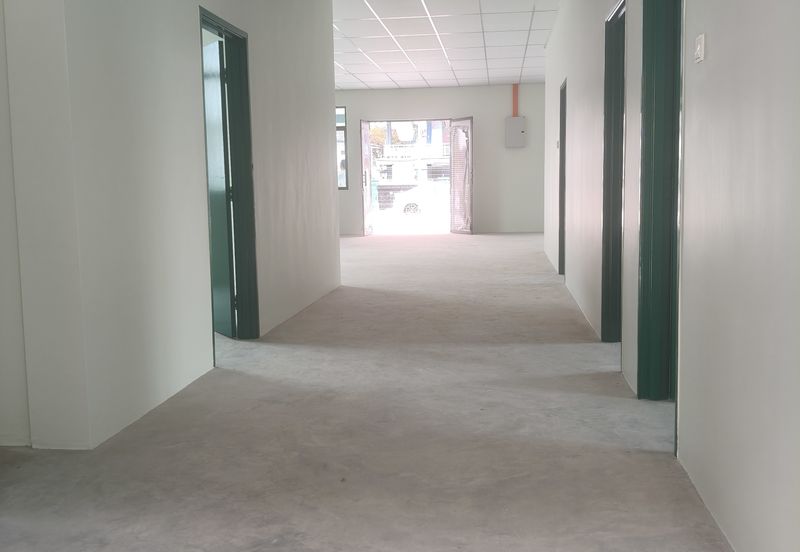 Commercial house for rent, Muar