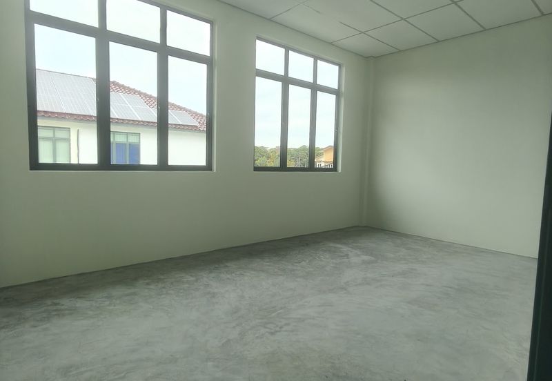 Commercial house for rent, Muar