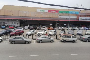 Shop for sale, jln salleh, muar