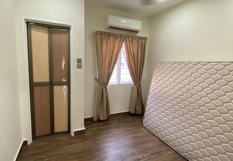 Jalan Setia Impian U13/8F