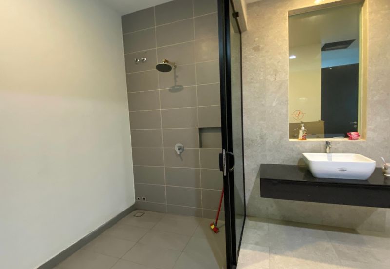 Duta Villa, Setia Alam