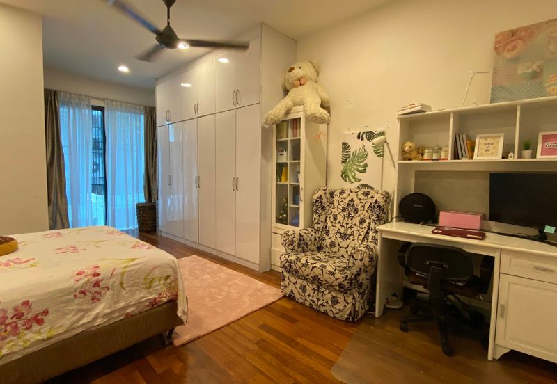 Duta Villa, Setia Alam