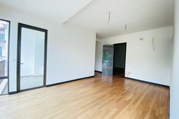 Duta Villa, Setia Alam