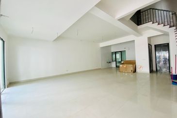 Duta Villa, Setia Alam